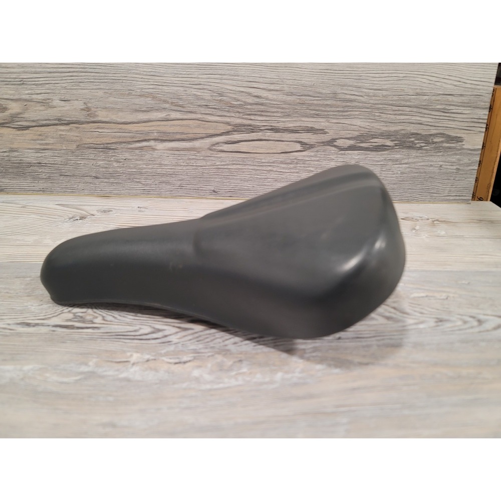 Bicycle saddle Velo195 cruiser seat used great shape thing padding